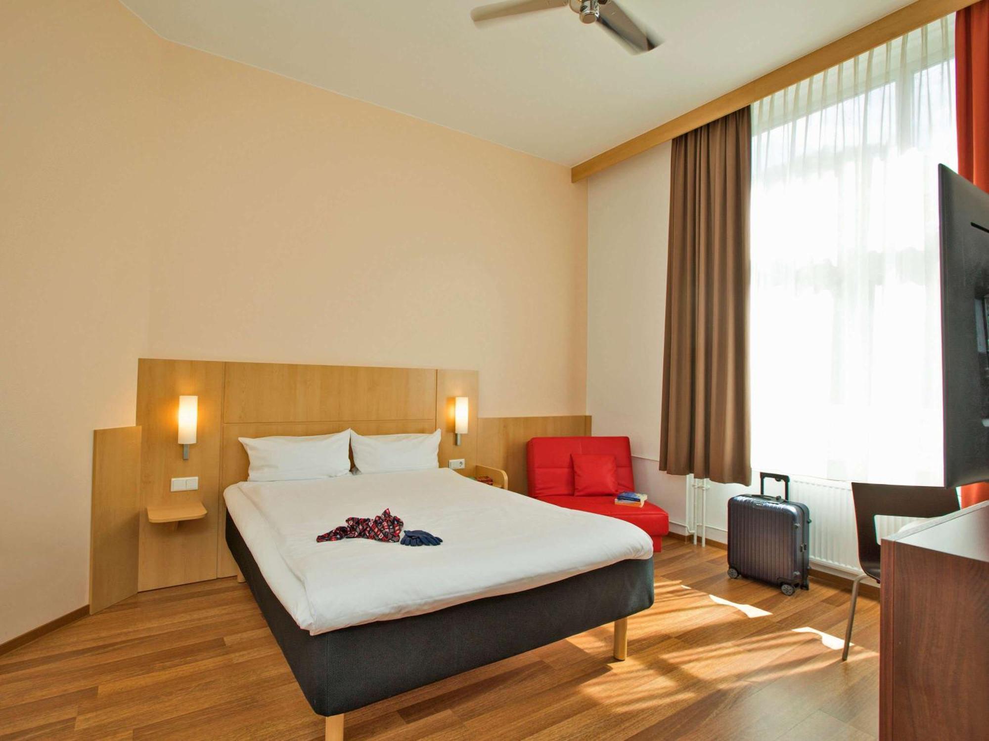 Ibis Berlin City Sued Exteriör bild